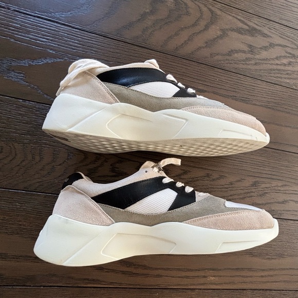 Fear of God Essentials Distance Runners Size size 44/ 10.5 - Picture 5 of 6
